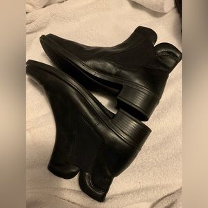 ✨⚡️💥Ecco light ankle boots black leather gusset sides shock point Sz 37